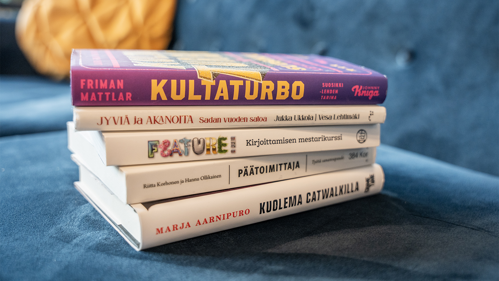 Lukuvinkit aikkarimaailmasta joululomalle – 7 kiinnostavinta kirjaa juuri nyt